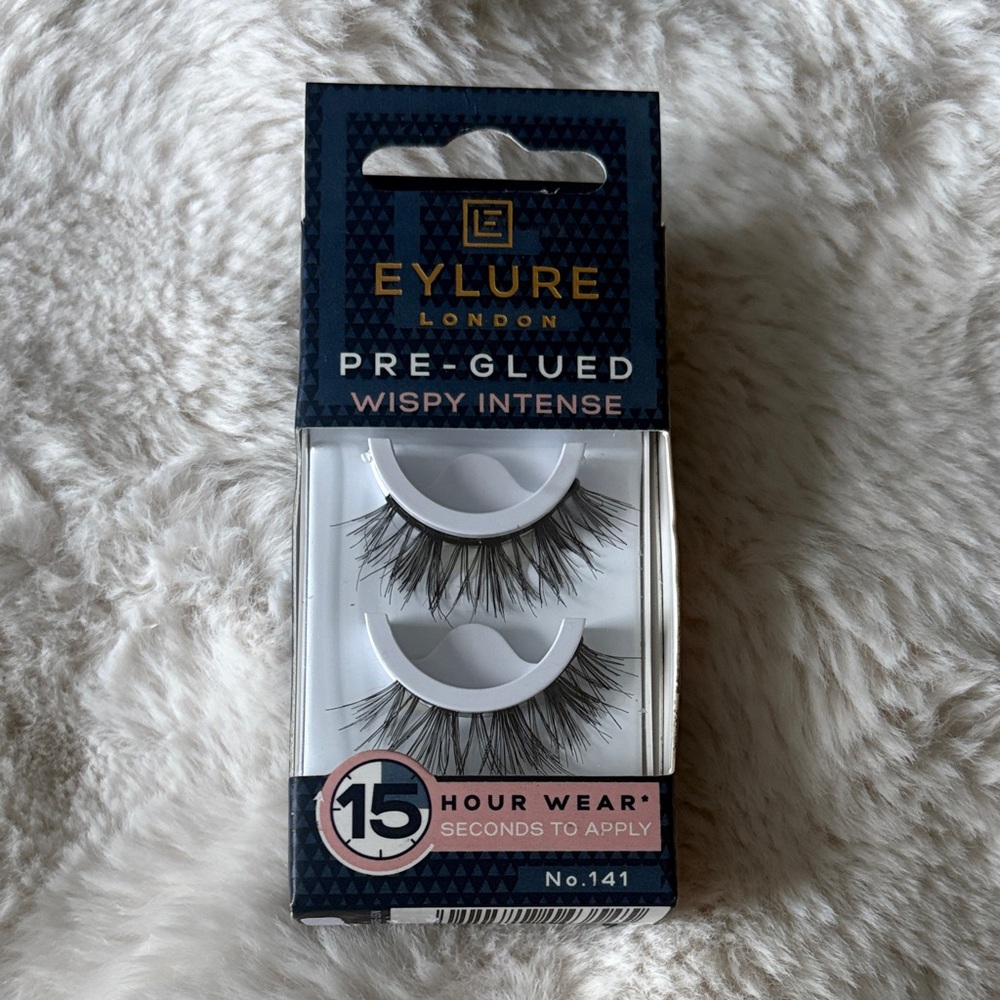 Eylure Pre-Glued Wispy Intense Lashes